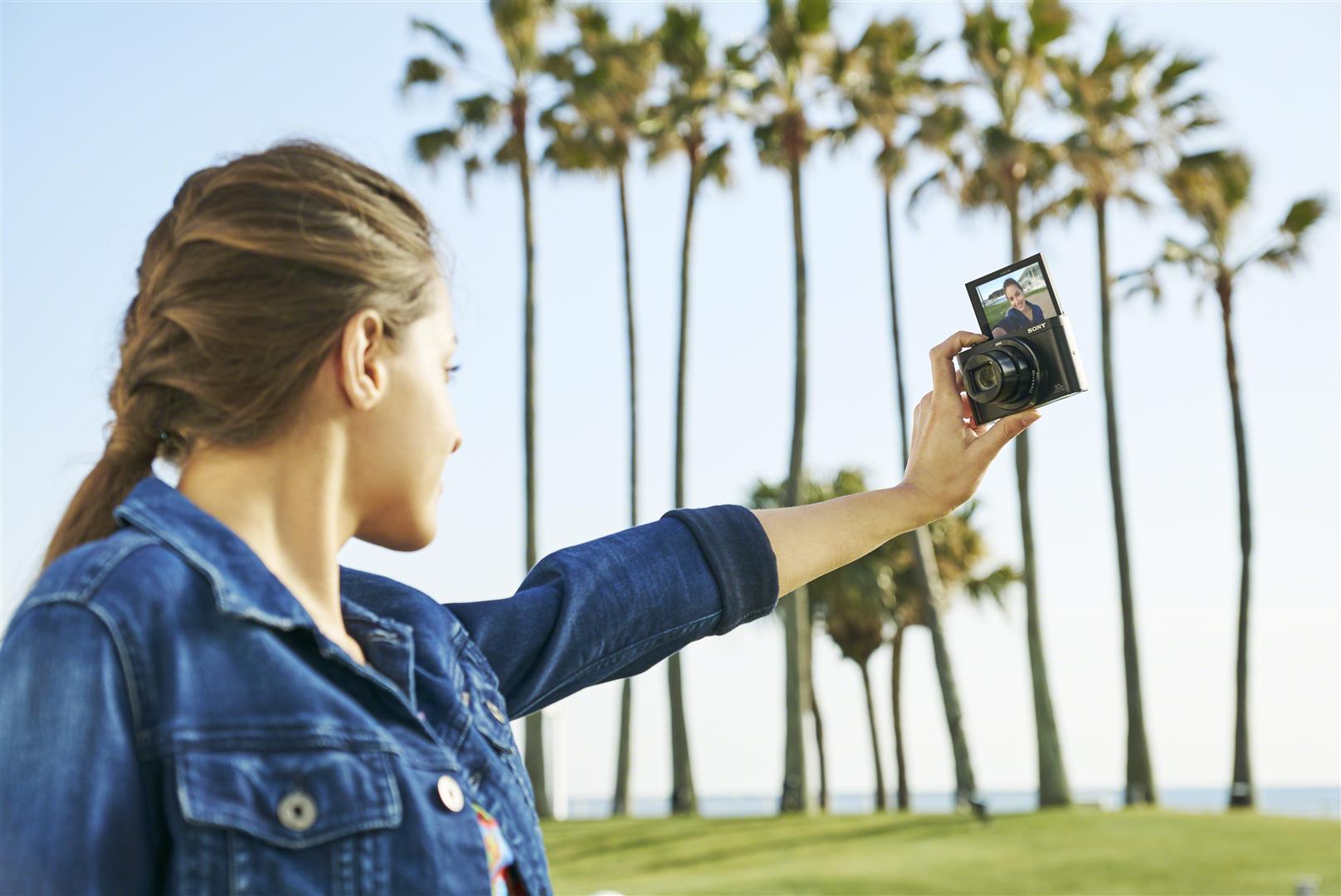 DSC_WX500_Lifestyle_Exp14Apr2017_7 (Large)