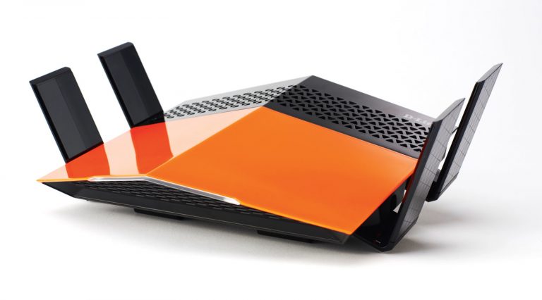 D-Link ar fi lăsat sute de mii de clienţi cu routere şi camere IP neprotejate; Compania neagă tot