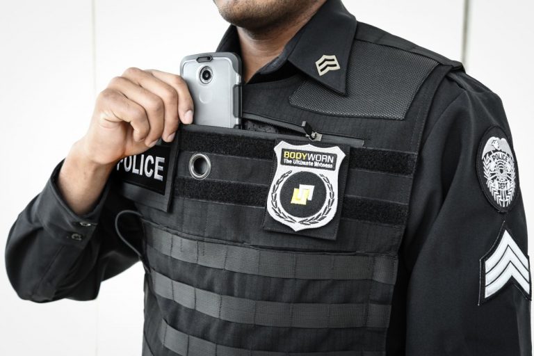 Iată dotarea secretă a poliţiştilor din trafic: camera Bodyworn care înregistrează tot, la purtător