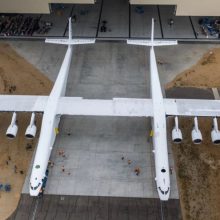 Stratolaunch cel mai mare avion din lume gadgetzone.ro (1)
