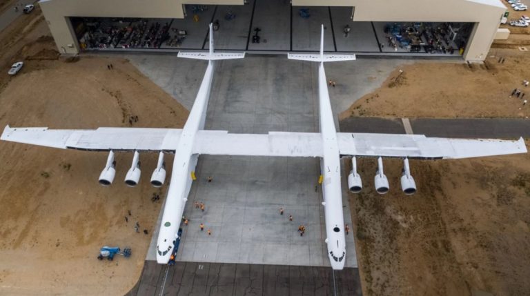 Stratolaunch, cel mai mare avion din lume e gata de lansare; Proiectul vine de la cofondatorul Microsoft