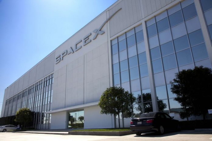 la-fi-re-spacex-headquarters-sold-20140805