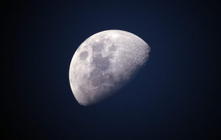 Prima lună a unei planete din afara sistemului nostru solar a fost descoperită la 4000 de ani lumină