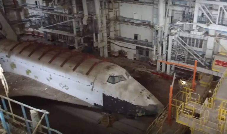 Imagini în premieră dintr-o fabrică sovietică de navete spațiale au apărut pe web; Iată cum arată respectiva fabrică (Video)