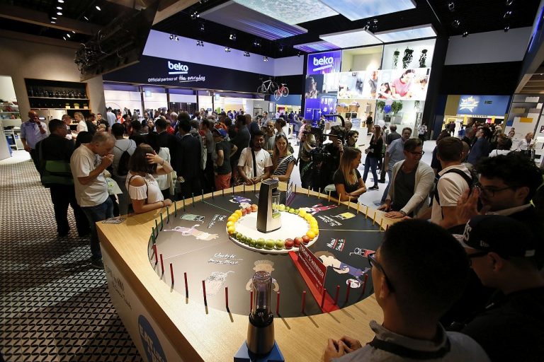 IFA 2017: Beko lansează espressorul controlat de pe mobil şi noi maşini de spălat şi blendere inteligente