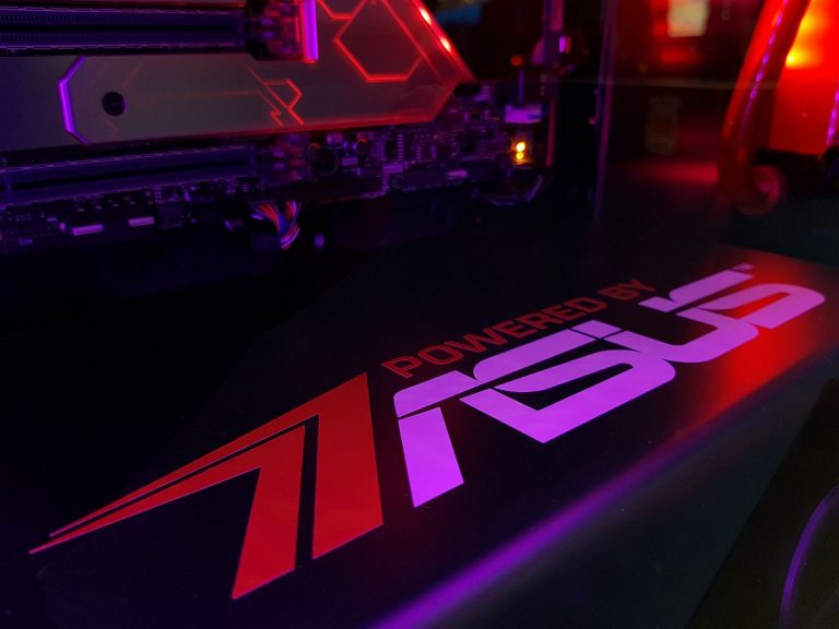 ASUS aşteaptă fanii gamingului la Bucharest Gaming Week în acest weekend cu premii, produse ROG