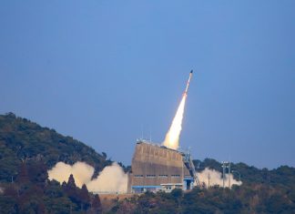Agenţia spaţială japoneză lansează o mini rachetă, care duce un satelit în orbită