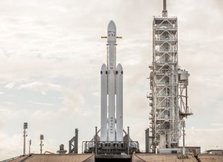 SpaceX anunţă că va încerca să aducă la sol toate rachetele lui Falcon Heavy