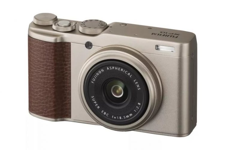 Fujifilm XF10 este o nouă cameră compactă cu senzor generos