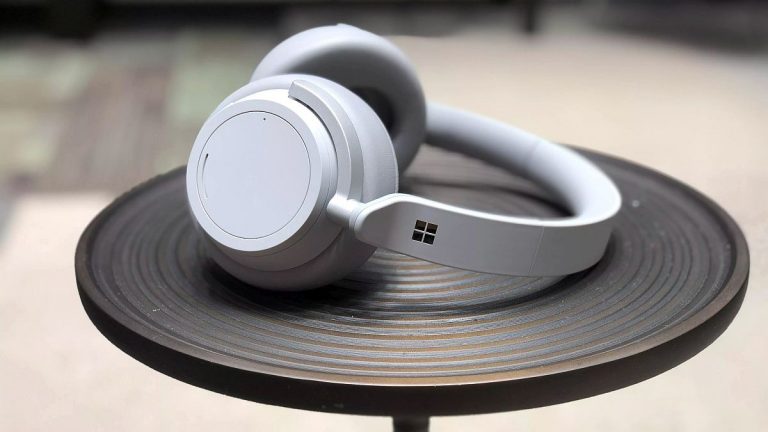Microsoft Surface Headphones este o nouă pereche de căşti, cu Cortana şi anulare a zgomotului