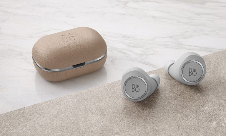 Bang & Olufsen anunţă căştile Beoplay E8 2.0, cu carcasă pentru încărcare wireless