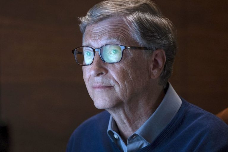 Bill Gates discută pentru prima oară deschis despre toate conspiraţiile care îl leagă de Covid-19