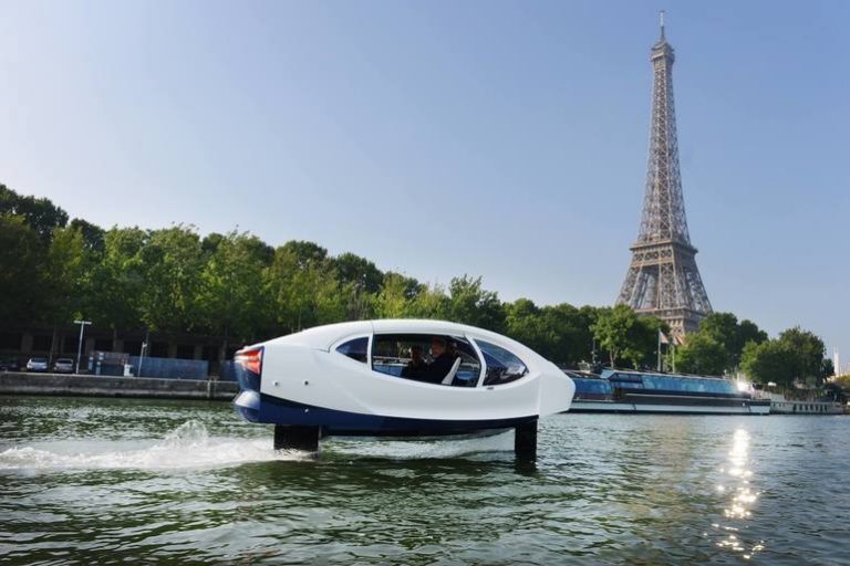 Parisul testează taxiuri zburătoare numite SeaBubbles, pe râul Sena
