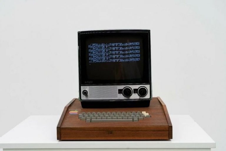 Cât mai costă primul computer Apple în ziua de azi? Apple-1 datează din 1976 şi e pe eBay