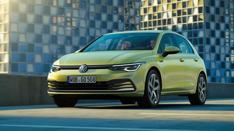 Volkswagen Golf 8 este acum oficial, vine cu 10 versiuni de motorizare, bord high tech