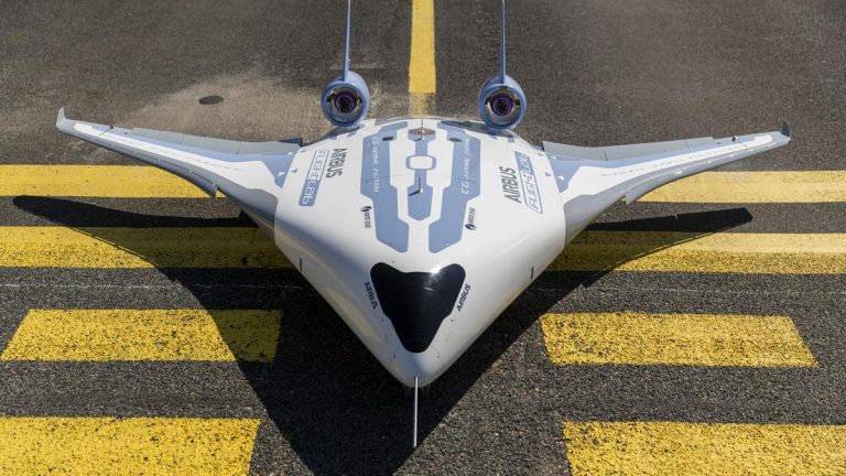 Airbus a prezentat avionul viitorului, Maveric, cu interior SF, formă de literă „V”