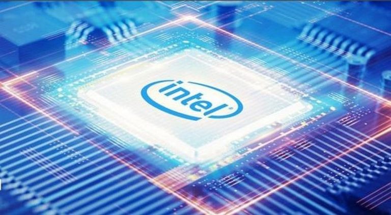Intel recunoaşte că este în urma rivalilor săi cu 2 ani la capitolul procesoare, arhitectură