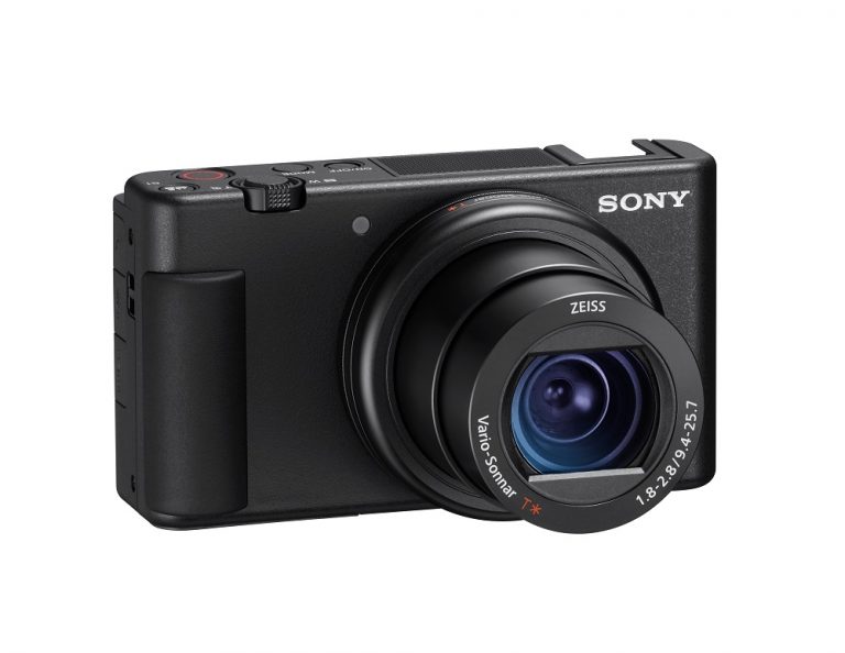 Sony a lansat o cameră specială pentru vloggeri, ZV-1, dar şi un handycam 4K compact