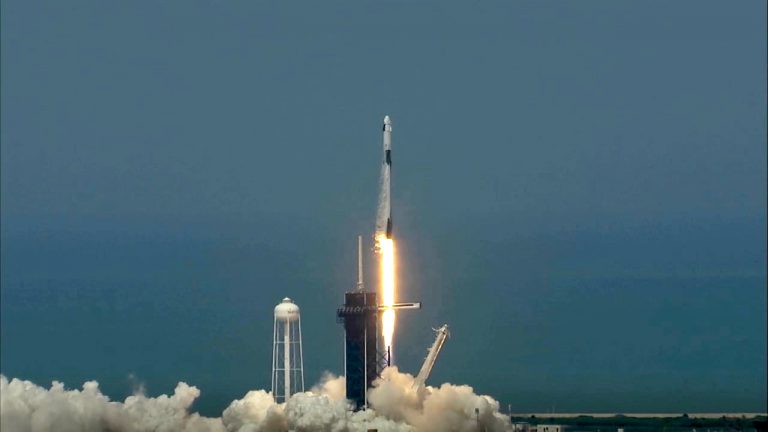 Misiunea NASA SpaceX Crew Dragon este un succes; SpaceX duce astronauţi în spaţiu