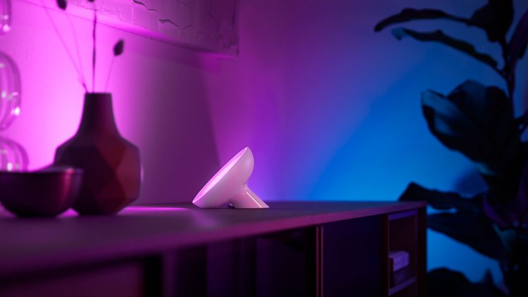 Philips lansează noi produse Hue: becuri inteligente cu luminozitate sporită