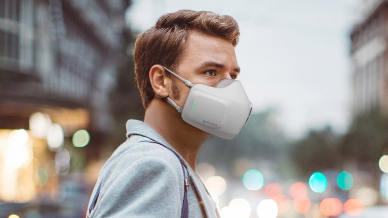LG a creat o mască specială de protecţie cu filtre HEPA, ventilatoare: LG PuriCare Wearable Air Purifier