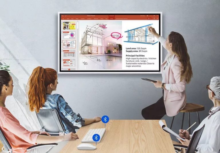 Tabla digitală interactivă de la Samsung prezintă potențial pentru școala online
