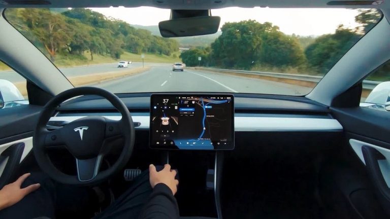 Tesla va începe faza de testare a vehiculelor complet autonome săptămâna viitoare, cu un număr limitat de șoferi