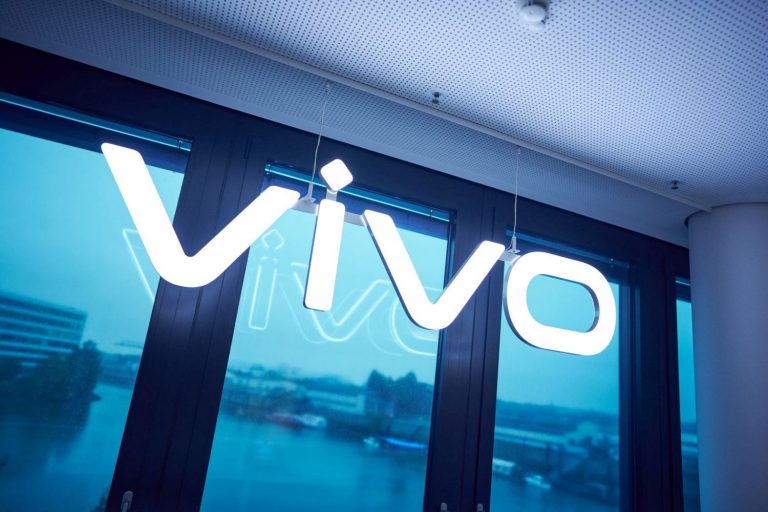 Vivo a debutat oficial în România; Îşi vinde telefoanele prin eMAG şi pregăteşte lansări surpriză