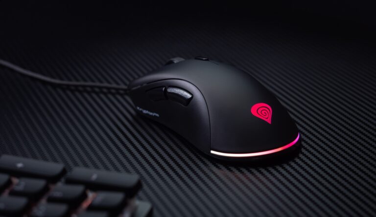 Krypton 200 și 220 sunt cei mai noi mouși de gaming de la Genesis; Au greutate redusă, design ergonomic și iluminare RGB