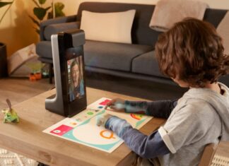Amazon Glow este o combinaţie dintre un proiector interactiv pentru copii şi cameră cu apel video