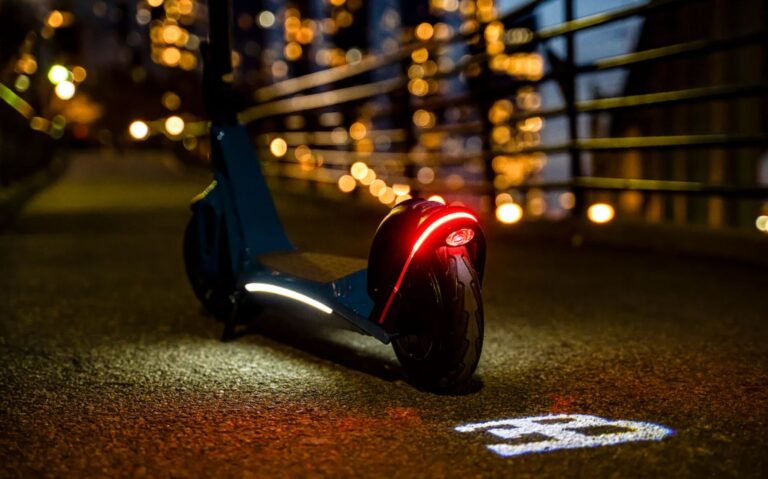 Bugatti a lansat primul său vehicul electric şi nu e o maşină, ci o trotinetă
