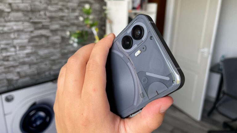 Nothing Phone (2)