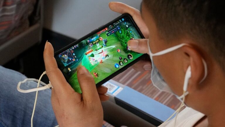 Reglementările din China vizează limitarea cheltuielilor în jocurile online; Scădere drastică a acțiunilor Tencent și NetEase